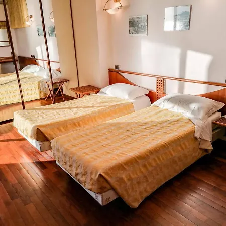 Отель Sirenella 3*