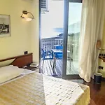 Sirenella 3*