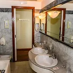 Hotell Sirenella 3*