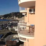 Sirenella 3*