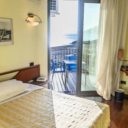 Sirenella 3*